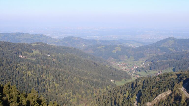 Dieses Bild zeigt eine Webcam-Aufnahme vom Achertal, aufgenommen am Mittwoch, den 22.04.2026 um 08:20 Uhr. Die Temperatur betrug 2.2°C.