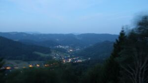 Dieses Bild zeigt eine Webcam-Aufnahme vom Achertal, aufgenommen am Sonntag, den 02.08.2026 um 05:20 Uhr. Die Temperatur betrug 18.3°C.