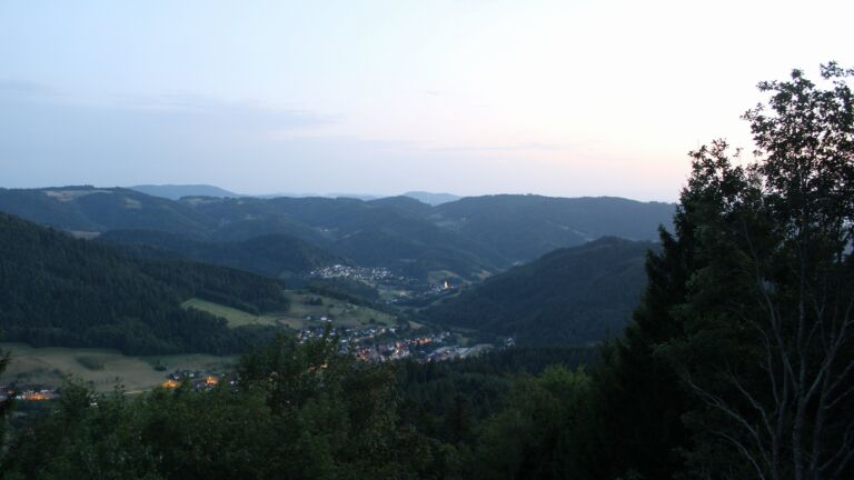 Dieses Bild zeigt eine Webcam-Aufnahme vom Achertal, aufgenommen am Montag, den 10.08.2026 um 21:20 Uhr. Die Temperatur betrug 24.7°C.