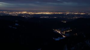 Dieses Bild zeigt eine Webcam-Aufnahme vom Achertal, aufgenommen am Dienstag, den 13.01.2026 um 17:50 Uhr. Die Temperatur betrug 6.6°C.