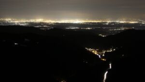 Dieses Bild zeigt eine Webcam-Aufnahme vom Achertal, aufgenommen am Freitag, den 16.01.2026 um 21:30 Uhr. Die Temperatur betrug 4.9°C.