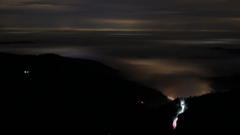 Dieses Bild zeigt eine Webcam-Aufnahme vom Achertal, aufgenommen am Montag, den 22.12.2025 um 06:10 Uhr. Die Temperatur betrug 7°C.