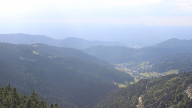 Dieses Bild zeigt eine Webcam-Aufnahme vom Achertal, aufgenommen am Freitag, den 22.08.2025 um 17:30 Uhr. Die Temperatur betrug 14.6°C.