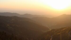 Dieses Bild zeigt eine Webcam-Aufnahme vom Achertal, aufgenommen am Mittwoch, den 22.04.2026 um 20:10 Uhr. Die Temperatur betrug 7.5°C.