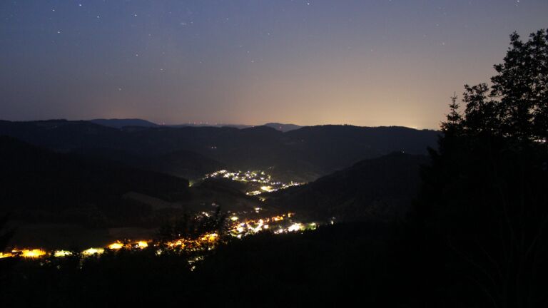 Dieses Bild zeigt eine Webcam-Aufnahme vom Achertal, aufgenommen am Montag, den 22.06.2026 um 03:40 Uhr. Die Temperatur betrug 25°C.
