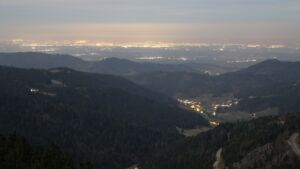 Dieses Bild zeigt eine Webcam-Aufnahme vom Achertal, aufgenommen am Mittwoch, den 04.03.2026 um 00:30 Uhr. Die Temperatur betrug 5.6°C.