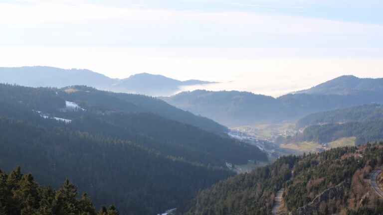 Dieses Bild zeigt eine Webcam-Aufnahme vom Achertal, aufgenommen am Donnerstag, den 22.01.2026 um 15:10 Uhr. Die Temperatur betrug 6.4°C.