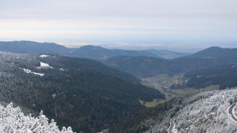 Dieses Bild zeigt eine Webcam-Aufnahme vom Achertal, aufgenommen am Donnerstag, den 27.11.2025 um 09:30 Uhr. Die Temperatur betrug -2.9°C.