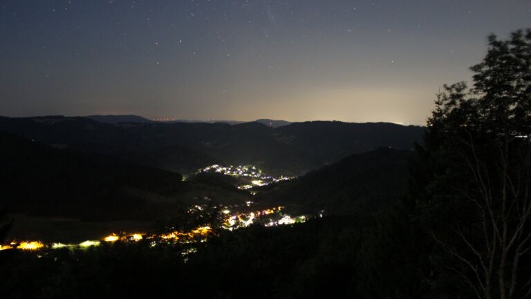 Dieses Bild zeigt eine Webcam-Aufnahme vom Achertal, aufgenommen am Donnerstag, den 09.07.2026 um 03:30 Uhr. Die Temperatur betrug 17.3°C.