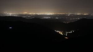 Dieses Bild zeigt eine Webcam-Aufnahme vom Achertal, aufgenommen am Montag, den 09.03.2026 um 23:00 Uhr. Die Temperatur betrug 8.9°C.