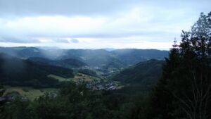 Dieses Bild zeigt eine Webcam-Aufnahme vom Achertal, aufgenommen am Freitag, den 05.06.2026 um 05:50 Uhr. Die Temperatur betrug 8.9°C.