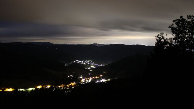 Dieses Bild zeigt eine Webcam-Aufnahme vom Achertal, aufgenommen am Mittwoch, den 19.08.2026 um 05:00 Uhr. Die Temperatur betrug 16.2°C.