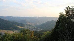 Dieses Bild zeigt eine Webcam-Aufnahme vom Achertal, aufgenommen am Sonntag, den 16.08.2026 um 19:50 Uhr. Die Temperatur betrug 25.2°C.