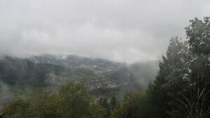 Dieses Bild zeigt eine Webcam-Aufnahme vom Achertal, aufgenommen am Donnerstag, den 08.10.2026 um 18:30 Uhr. Die Temperatur betrug 8.6°C.