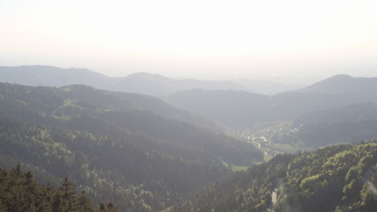 Dieses Bild zeigt eine Webcam-Aufnahme vom Achertal, aufgenommen am Mittwoch, den 29.04.2026 um 19:10 Uhr. Die Temperatur betrug 11.1°C.