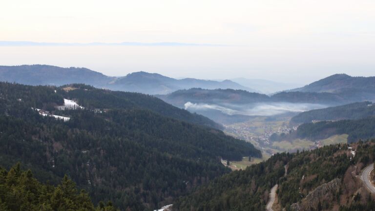 Dieses Bild zeigt eine Webcam-Aufnahme vom Achertal, aufgenommen am Samstag, den 17.01.2026 um 14:40 Uhr. Die Temperatur betrug 6.9°C.