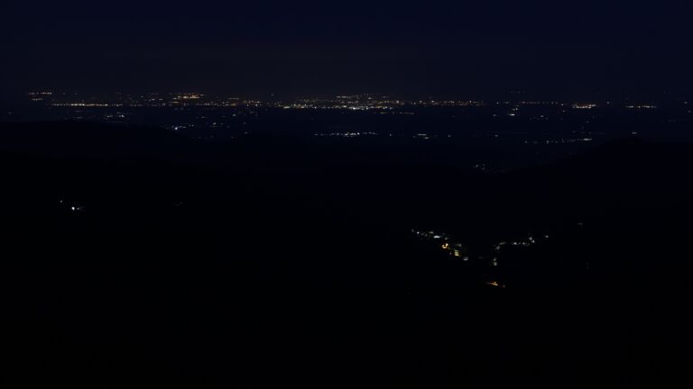Dieses Bild zeigt eine Webcam-Aufnahme vom Achertal, aufgenommen am Dienstag, den 10.06.2025 um 04:00 Uhr. Die Temperatur betrug 11.6°C.