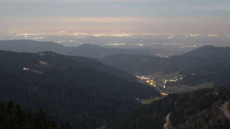 Dieses Bild zeigt eine Webcam-Aufnahme vom Achertal, aufgenommen am Mittwoch, den 04.03.2026 um 01:30 Uhr. Die Temperatur betrug 5.2°C.