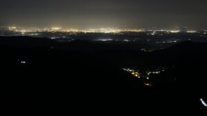 Dieses Bild zeigt eine Webcam-Aufnahme vom Achertal, aufgenommen am Sonntag, den 10.05.2026 um 03:50 Uhr. Die Temperatur betrug 12.6°C.