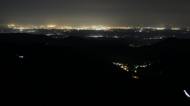 Dieses Bild zeigt eine Webcam-Aufnahme vom Achertal, aufgenommen am Sonntag, den 10.05.2026 um 03:50 Uhr. Die Temperatur betrug 12.6°C.