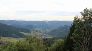 Dieses Bild zeigt eine Webcam-Aufnahme vom Achertal, aufgenommen am Mittwoch, den 26.08.2026 um 19:10 Uhr. Die Temperatur betrug 24.2°C.