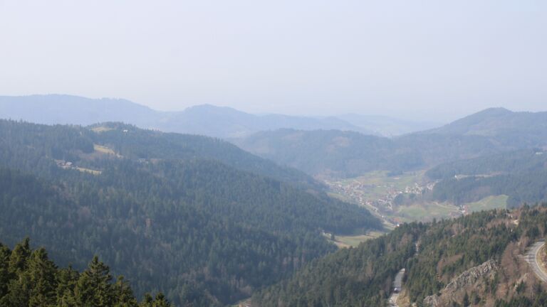 Dieses Bild zeigt eine Webcam-Aufnahme vom Achertal, aufgenommen am Montag, den 09.03.2026 um 12:30 Uhr. Die Temperatur betrug 11.2°C.