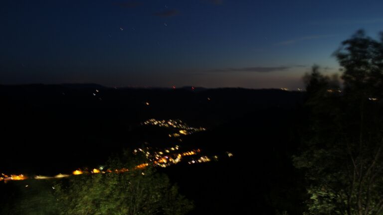 Dieses Bild zeigt eine Webcam-Aufnahme vom Achertal, aufgenommen am Montag, den 07.09.2026 um 21:00 Uhr. Die Temperatur betrug 24.5°C.