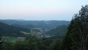 Dieses Bild zeigt eine Webcam-Aufnahme vom Achertal, aufgenommen am Mittwoch, den 17.06.2026 um 05:20 Uhr. Die Temperatur betrug 16.8°C.