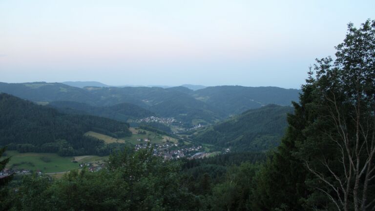 Dieses Bild zeigt eine Webcam-Aufnahme vom Achertal, aufgenommen am Mittwoch, den 17.06.2026 um 05:20 Uhr. Die Temperatur betrug 16.8°C.