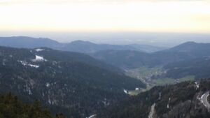 Dieses Bild zeigt eine Webcam-Aufnahme vom Achertal, aufgenommen am Freitag, den 03.04.2026 um 18:50 Uhr. Die Temperatur betrug 5.9°C.