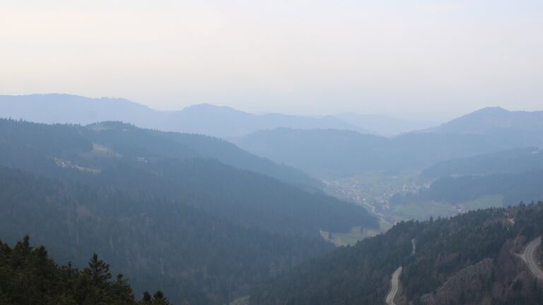 Dieses Bild zeigt eine Webcam-Aufnahme vom Achertal, aufgenommen am Montag, den 23.03.2026 um 14:30 Uhr. Die Temperatur betrug 7°C.