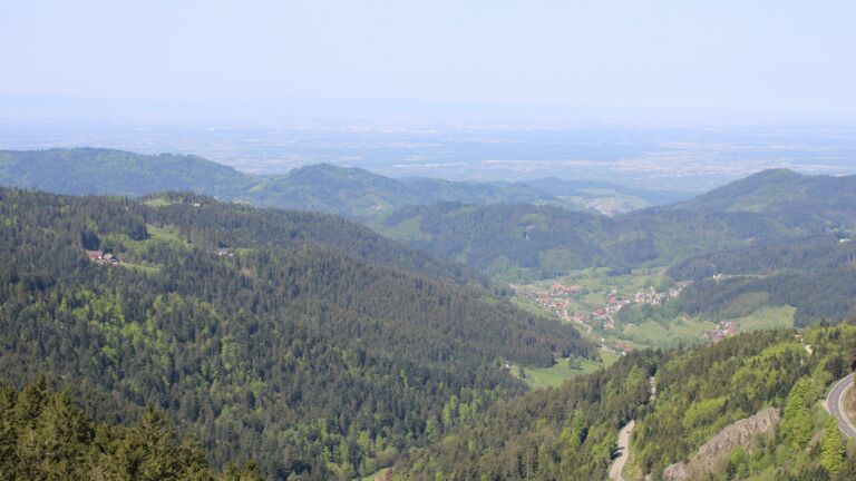 Dieses Bild zeigt eine Webcam-Aufnahme vom Achertal, aufgenommen am Freitag, den 02.05.2025 um 11:10 Uhr. Die Temperatur betrug 21.6°C.