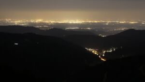 Dieses Bild zeigt eine Webcam-Aufnahme vom Achertal, aufgenommen am Dienstag, den 24.03.2026 um 21:30 Uhr. Die Temperatur betrug 7°C.