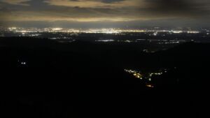 Dieses Bild zeigt eine Webcam-Aufnahme vom Achertal, aufgenommen am Mittwoch, den 06.05.2026 um 03:40 Uhr. Die Temperatur betrug 7.4°C.