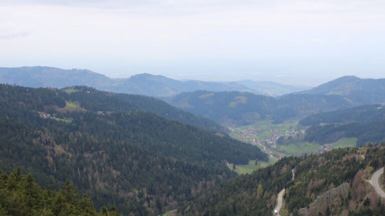 Dieses Bild zeigt eine Webcam-Aufnahme vom Achertal, aufgenommen am Mittwoch, den 15.04.2026 um 12:40 Uhr. Die Temperatur betrug 8.2°C.