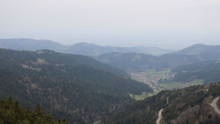 Dieses Bild zeigt eine Webcam-Aufnahme vom Achertal, aufgenommen am Samstag, den 11.04.2026 um 17:40 Uhr. Die Temperatur betrug 13.9°C.