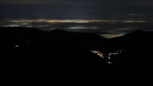 Dieses Bild zeigt eine Webcam-Aufnahme vom Achertal, aufgenommen am Freitag, den 23.01.2026 um 04:00 Uhr. Die Temperatur betrug 3.4°C.