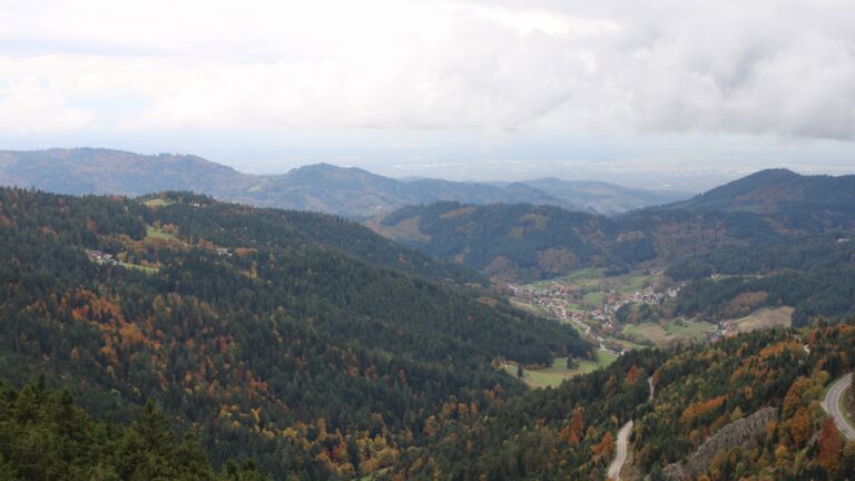Dieses Bild zeigt eine Webcam-Aufnahme vom Achertal, aufgenommen am Freitag, den 17.10.2025 um 14:50 Uhr. Die Temperatur betrug 7.7°C.