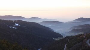 Dieses Bild zeigt eine Webcam-Aufnahme vom Achertal, aufgenommen am Samstag, den 17.01.2026 um 16:50 Uhr. Die Temperatur betrug 5.9°C.