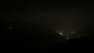 Dieses Bild zeigt eine Webcam-Aufnahme vom Achertal, aufgenommen am Dienstag, den 10.03.2026 um 20:00 Uhr. Die Temperatur betrug 4.8°C.