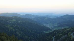 Dieses Bild zeigt eine Webcam-Aufnahme vom Achertal, aufgenommen am Freitag, den 24.04.2026 um 06:40 Uhr. Die Temperatur betrug 9.8°C.