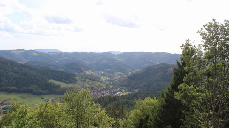 Dieses Bild zeigt eine Webcam-Aufnahme vom Achertal, aufgenommen am Montag, den 07.09.2026 um 16:50 Uhr. Die Temperatur betrug 28.6°C.
