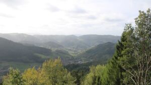 Dieses Bild zeigt eine Webcam-Aufnahme vom Achertal, aufgenommen am Montag, den 26.10.2026 um 11:50 Uhr. Die Temperatur betrug 9.3°C.