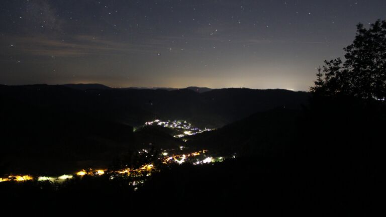 Dieses Bild zeigt eine Webcam-Aufnahme vom Achertal, aufgenommen am Donnerstag, den 18.06.2026 um 03:00 Uhr. Die Temperatur betrug 21.6°C.