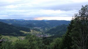 Dieses Bild zeigt eine Webcam-Aufnahme vom Achertal, aufgenommen am Mittwoch, den 10.06.2026 um 20:40 Uhr. Die Temperatur betrug 9.8°C.