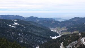 Dieses Bild zeigt eine Webcam-Aufnahme vom Achertal, aufgenommen am Sonntag, den 23.11.2025 um 13:50 Uhr. Die Temperatur betrug -1.4°C.