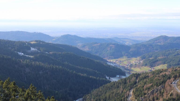 Dieses Bild zeigt eine Webcam-Aufnahme vom Achertal, aufgenommen am Mittwoch, den 19.11.2025 um 14:00 Uhr. Die Temperatur betrug -0.1°C.