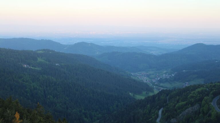 Dieses Bild zeigt eine Webcam-Aufnahme vom Achertal, aufgenommen am Sonntag, den 11.05.2025 um 06:10 Uhr. Die Temperatur betrug 9.2°C.