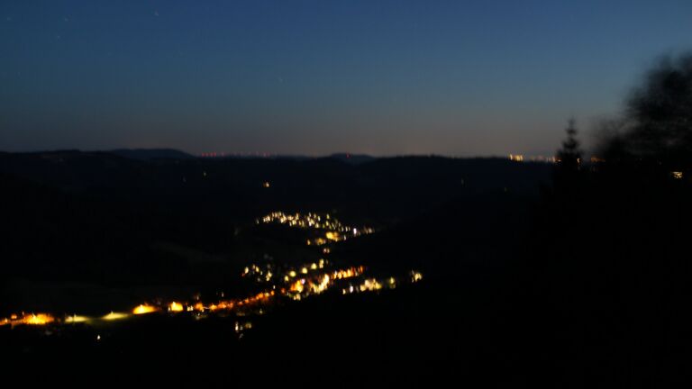Dieses Bild zeigt eine Webcam-Aufnahme vom Achertal, aufgenommen am Sonntag, den 12.07.2026 um 22:50 Uhr. Die Temperatur betrug 23°C.