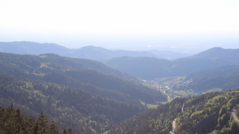 Dieses Bild zeigt eine Webcam-Aufnahme vom Achertal, aufgenommen am Samstag, den 10.05.2025 um 18:50 Uhr. Die Temperatur betrug 13.6°C.